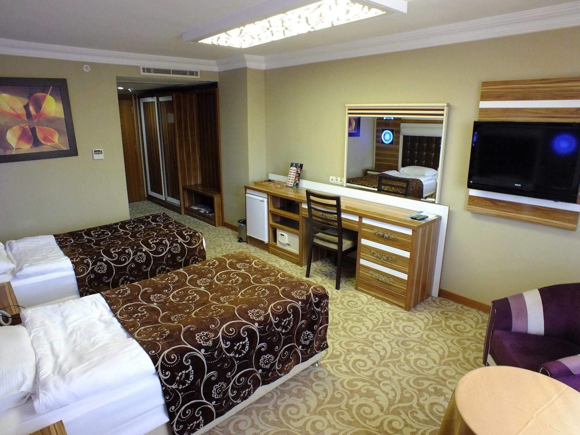 Demosan Hotel Karaman Екстер'єр фото